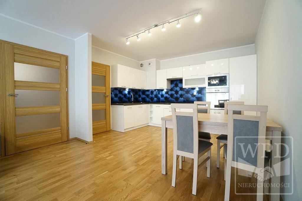 Big Apartment - Old Town - 3 Rooms - Private Parking Wroclaw Exterior photo